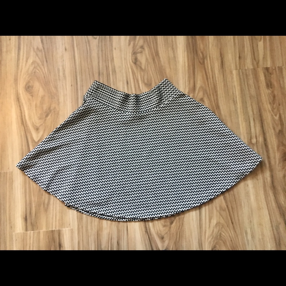 Charlotte Russe Black/White Chevron Skirt Medium